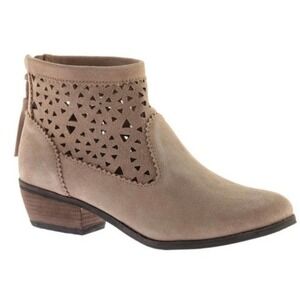 Minnetonka Women's Triangle Cutout Suede Ankle Boot, taupe Tan Beige size 7.5